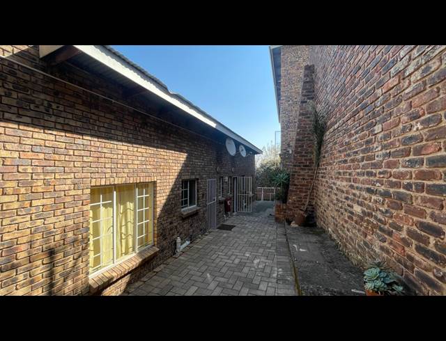 2 BEDROOM APARTMENT TO LET IN NELSPRUIT EXT 4